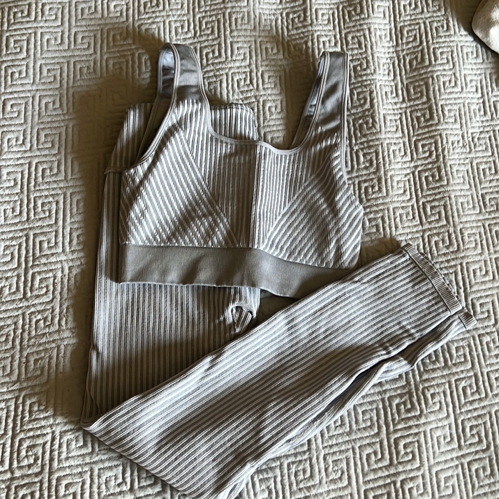 Fabletics Ribbed Grey/Silver Set